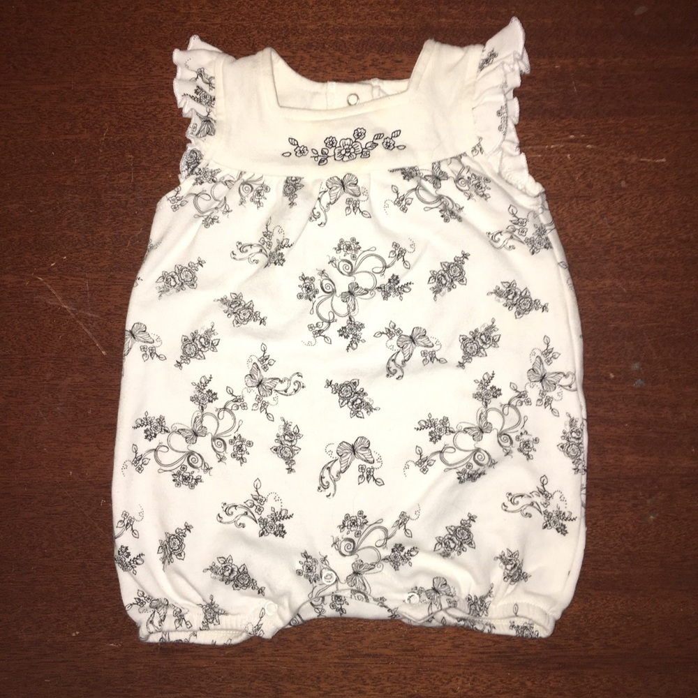 👶🏻 0-3 month romper - never worn